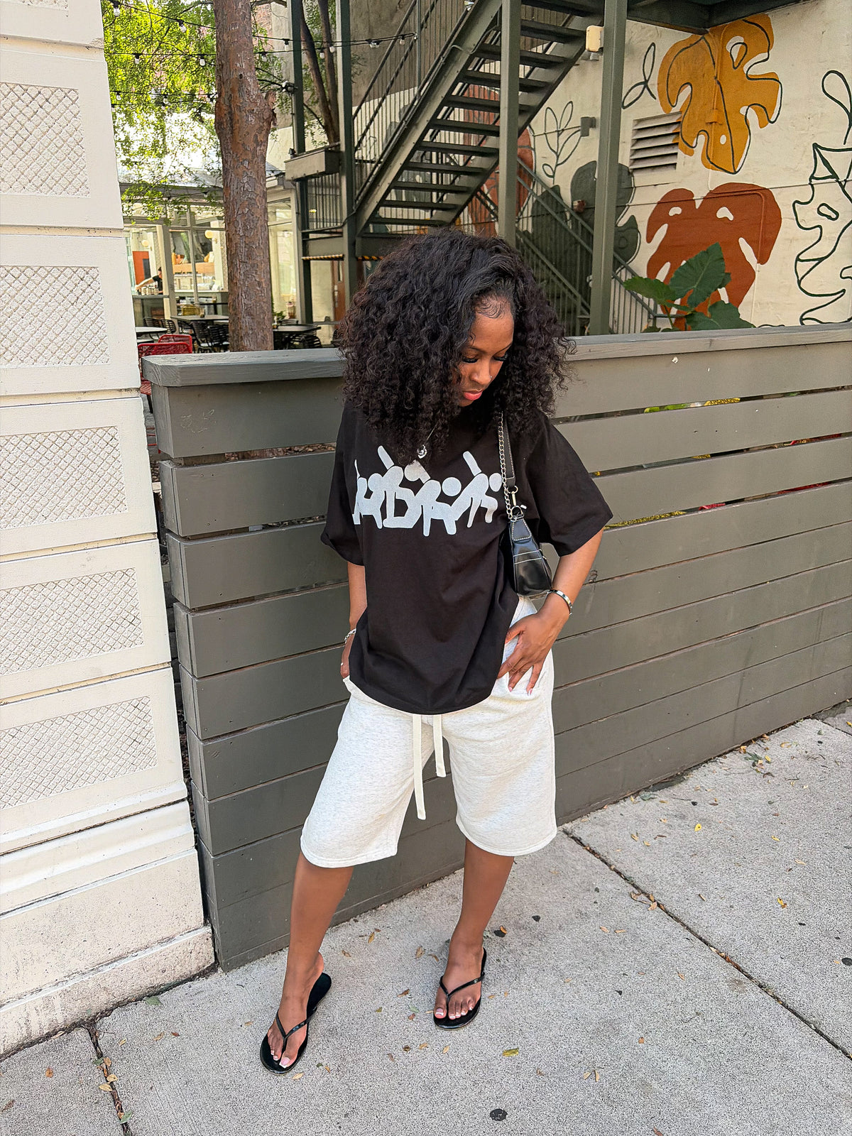BLACK & WHITE ESSENTIAL TEE