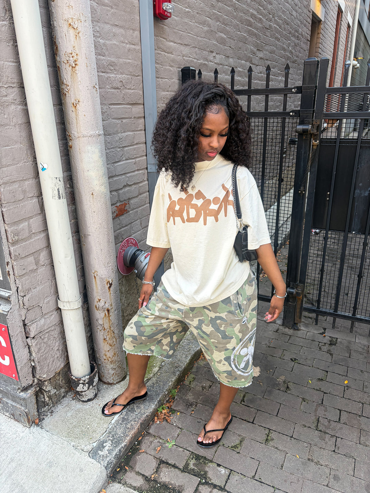CREAM & BROWN ESSENTIAL TEE