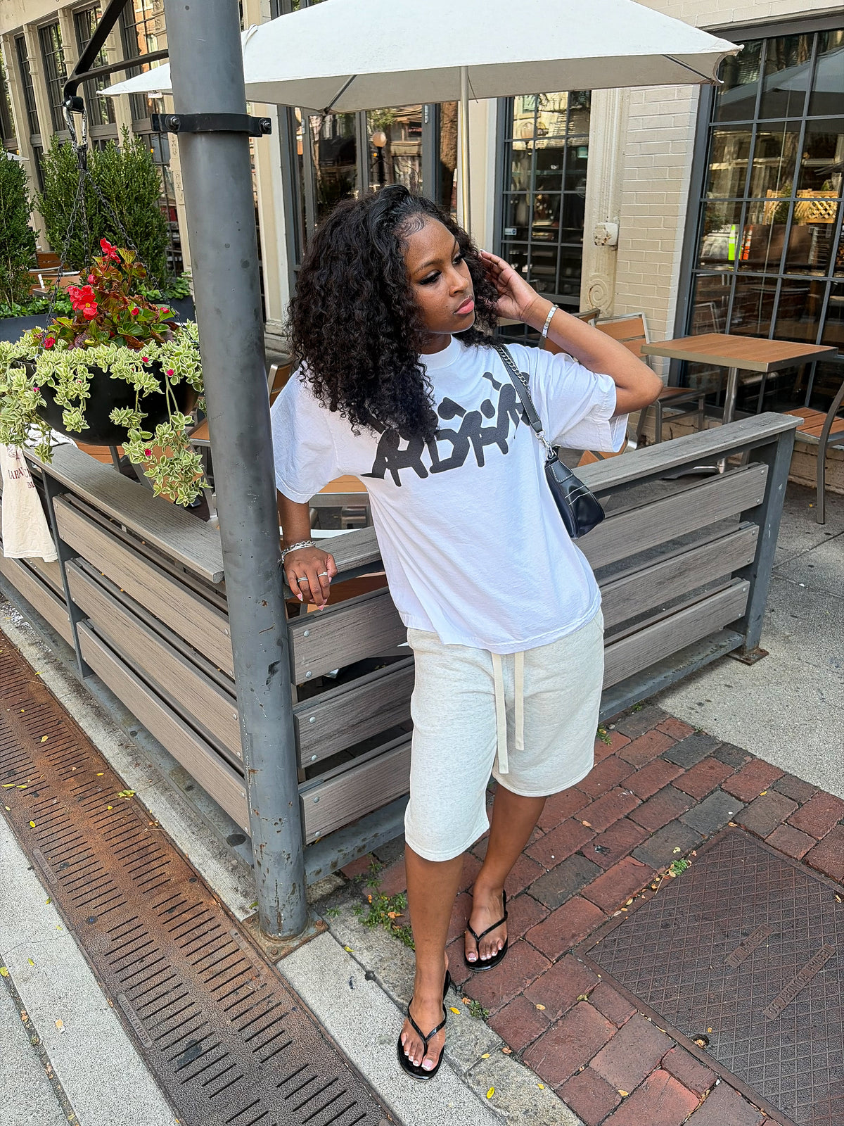 WHITE & BLACK ESSENTIAL TEE