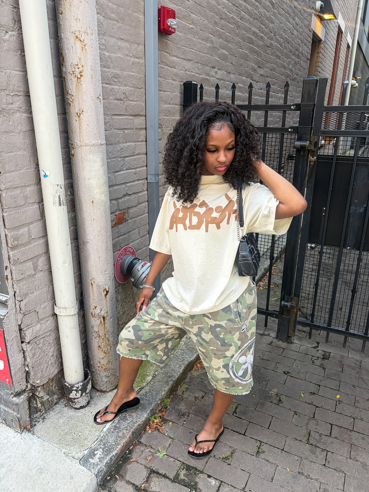 CREAM & BROWN ESSENTIAL TEE