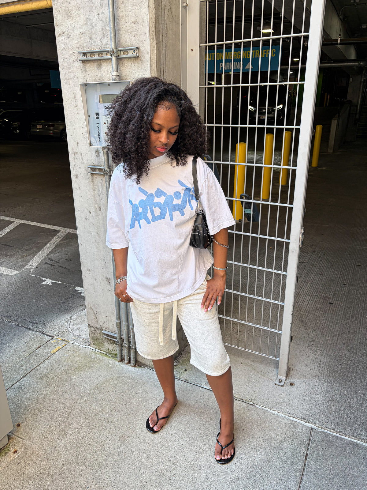 WHITE & BLUE ESSENTIAL TEE
